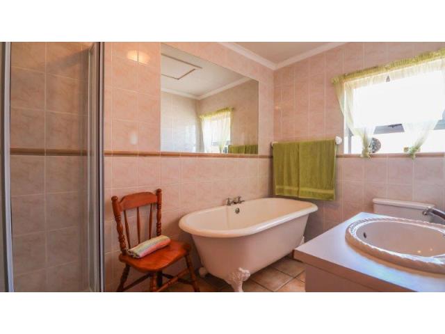 5 Bedroom Property for Sale in Stilbaai Wes Western Cape